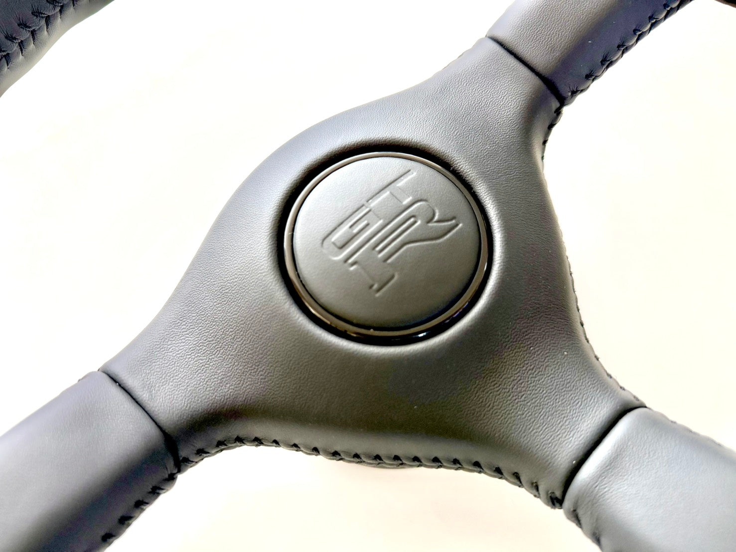 GT-R R32 Heritage Gun-Metal ステアリング（ホーンボタン付）– GT-R